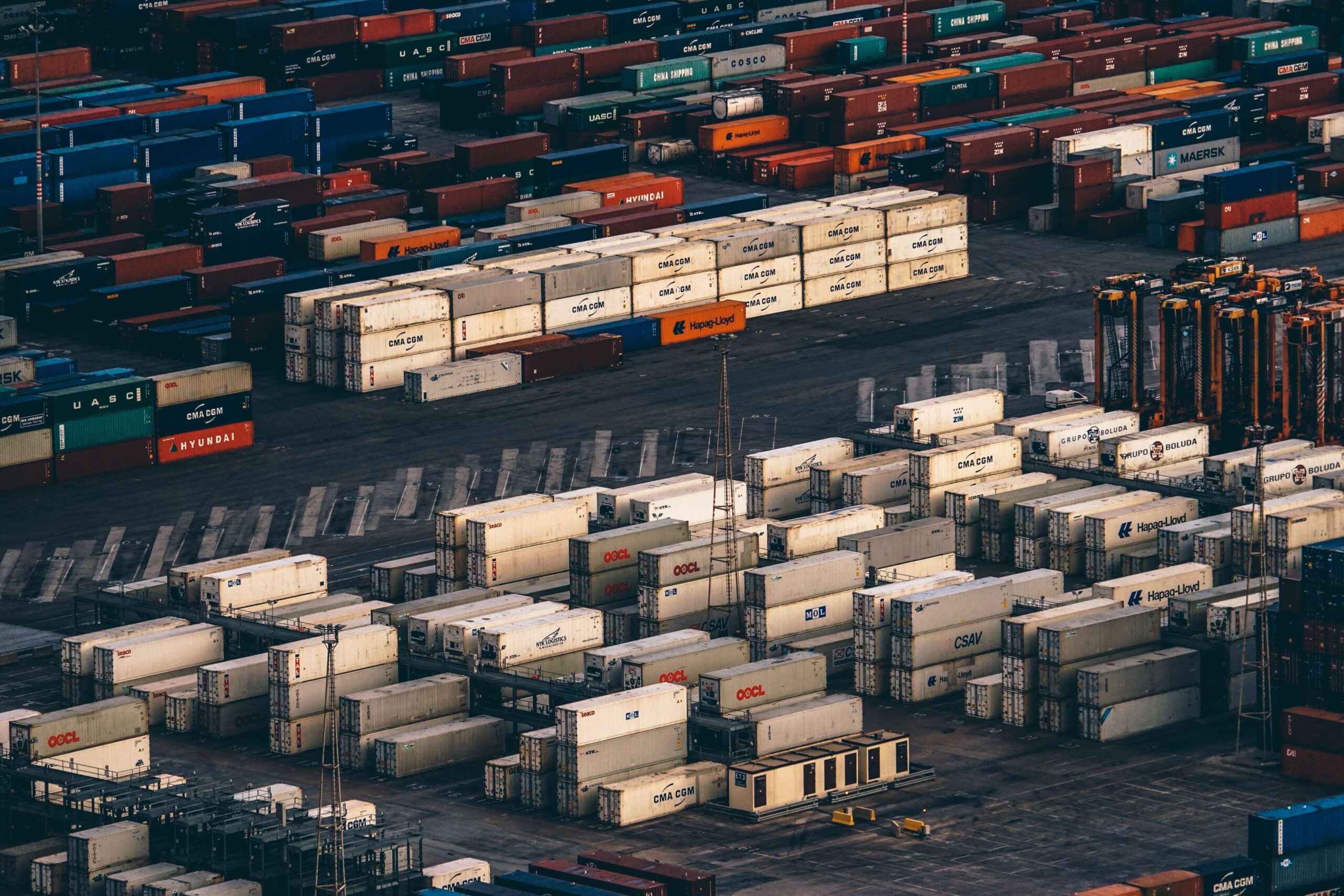 Optimizuotas krovinių gabenimas: naudojimosi logistikos valdymo sistemos privalumai